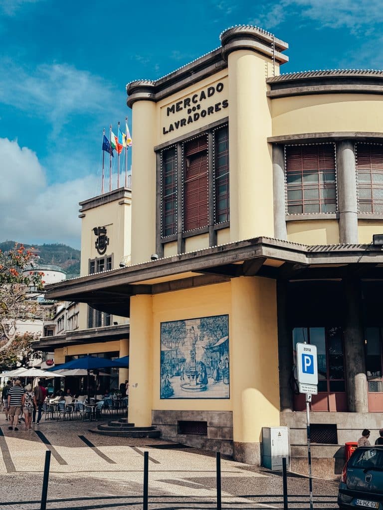 Die Fassade der Markthalle Mercado dos Lavradores in Funchal