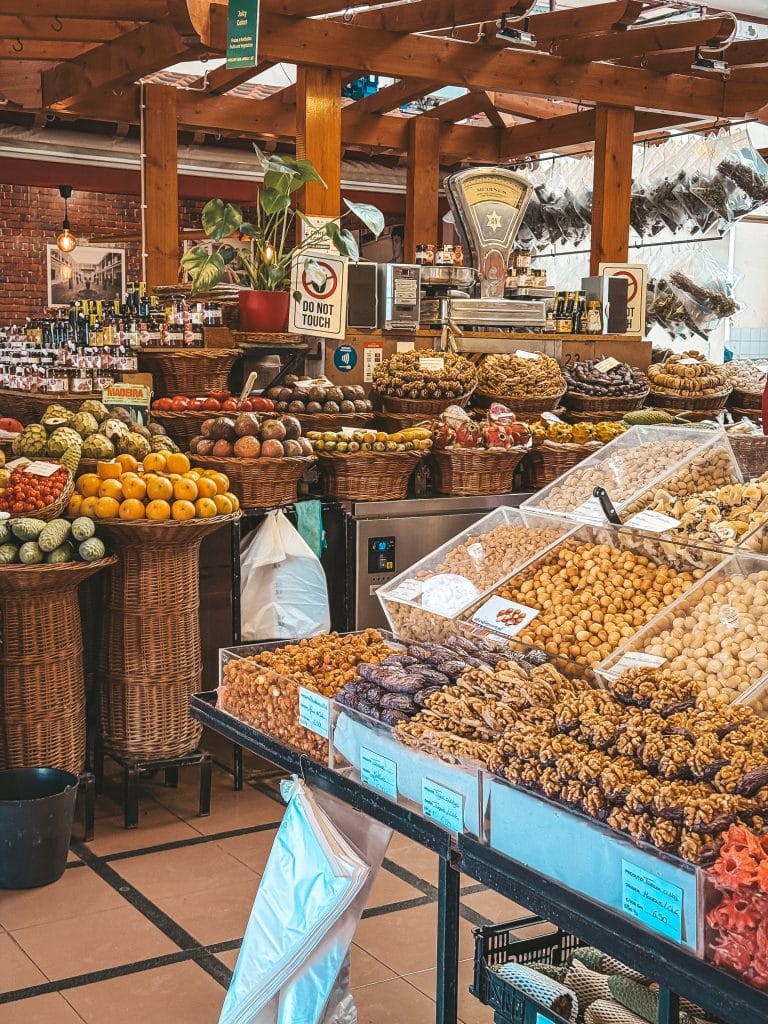 Obst und Snacks von Madeira