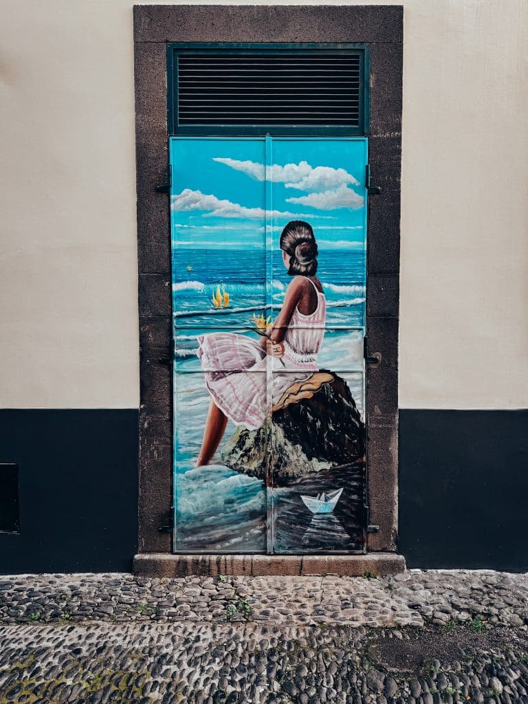 Eine bemalte Tür in der Rua de Santa Maria in Funchal