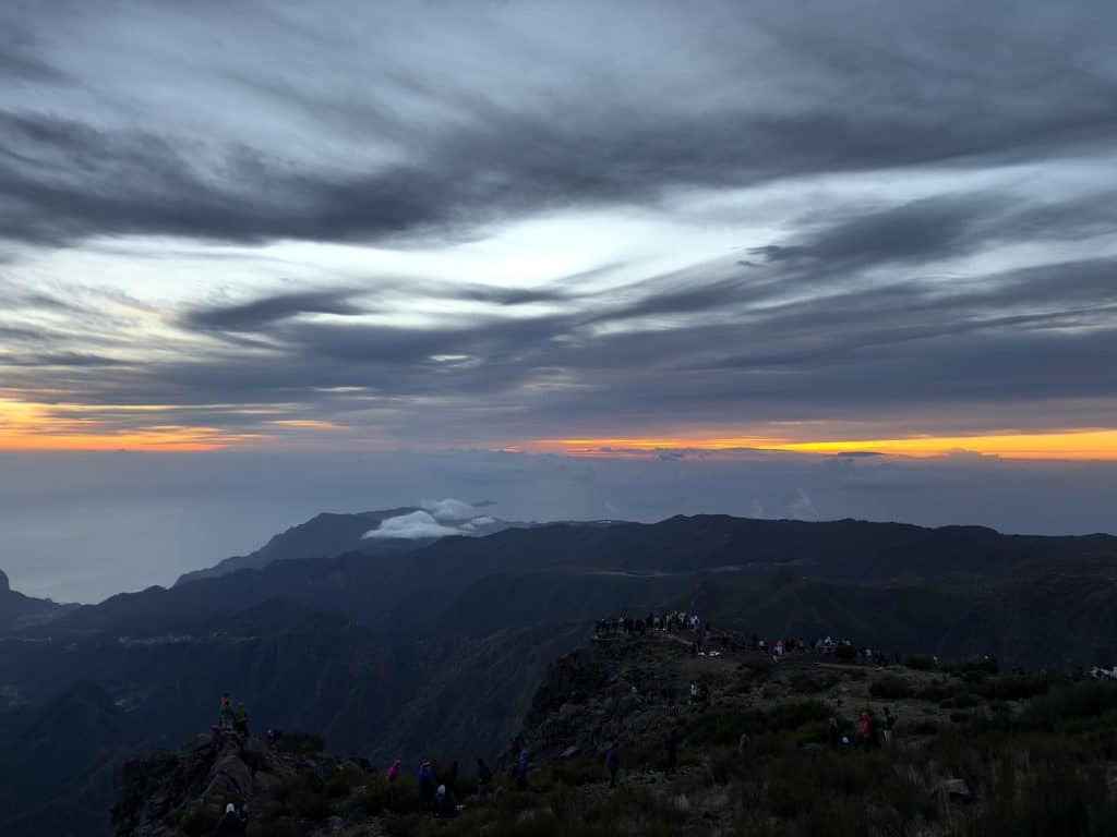 Dramatischer Morgenhimmel über dem Pico do Arieiro